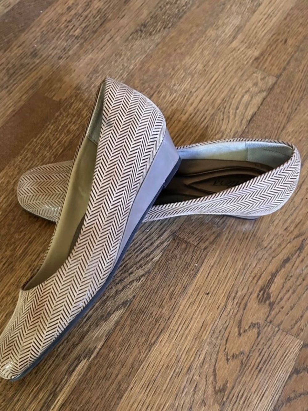 Women’s shoes - Picture 2 of 3